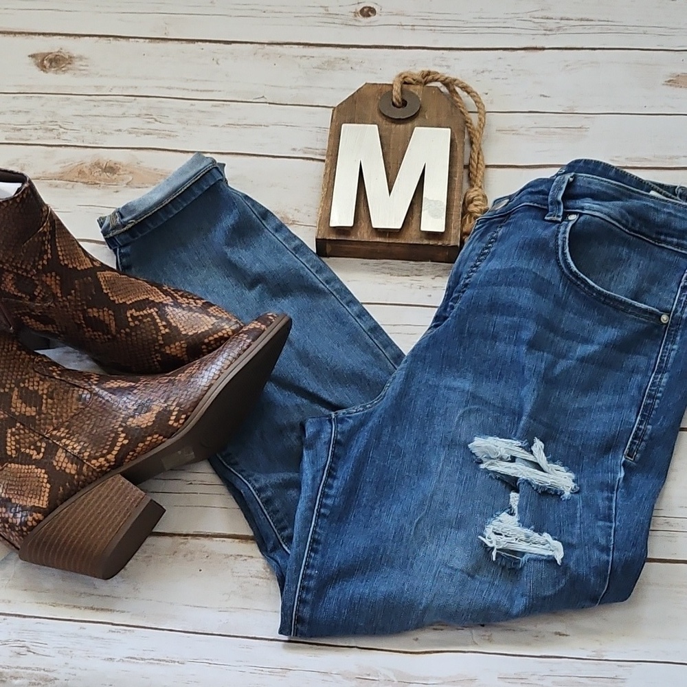 Maurices Everflex High-Rise Medium Wash Distressed Jeans Size 14 Short